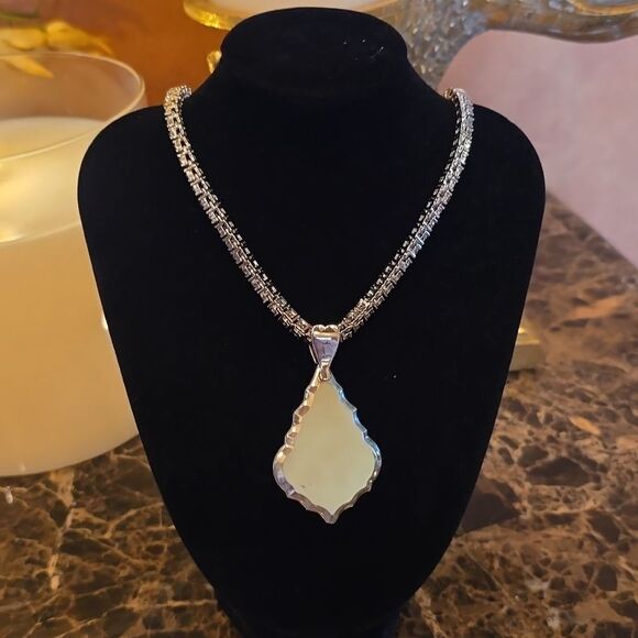 Austrian Crystal Necklace! Excellent CRAFTSMANSHIP! NWOT! - Picture 11 of 13